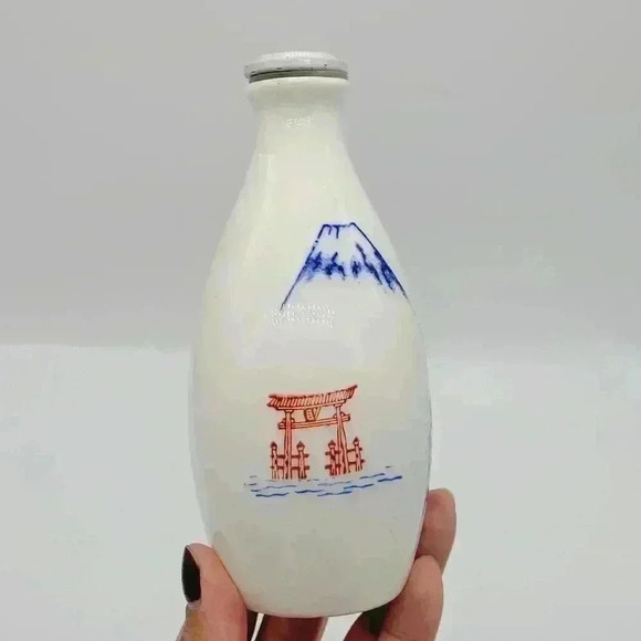 Vintage 1940's Mt Fuji Japan Small Sake Bottle with Cork Empty - Picture 2 of 8